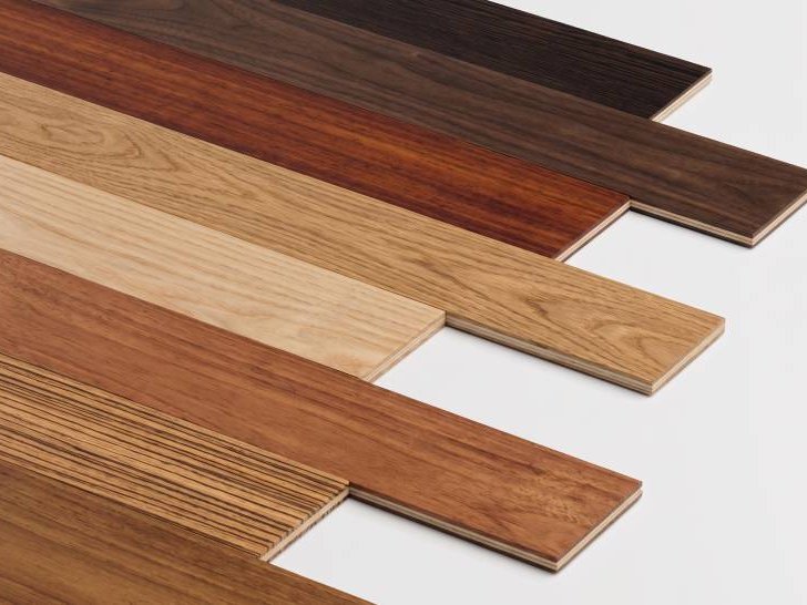Different colors of hardwood flooring in a random length layout